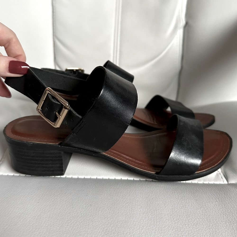 Seychelles Two Strap Black Leather Sandal - Size 8